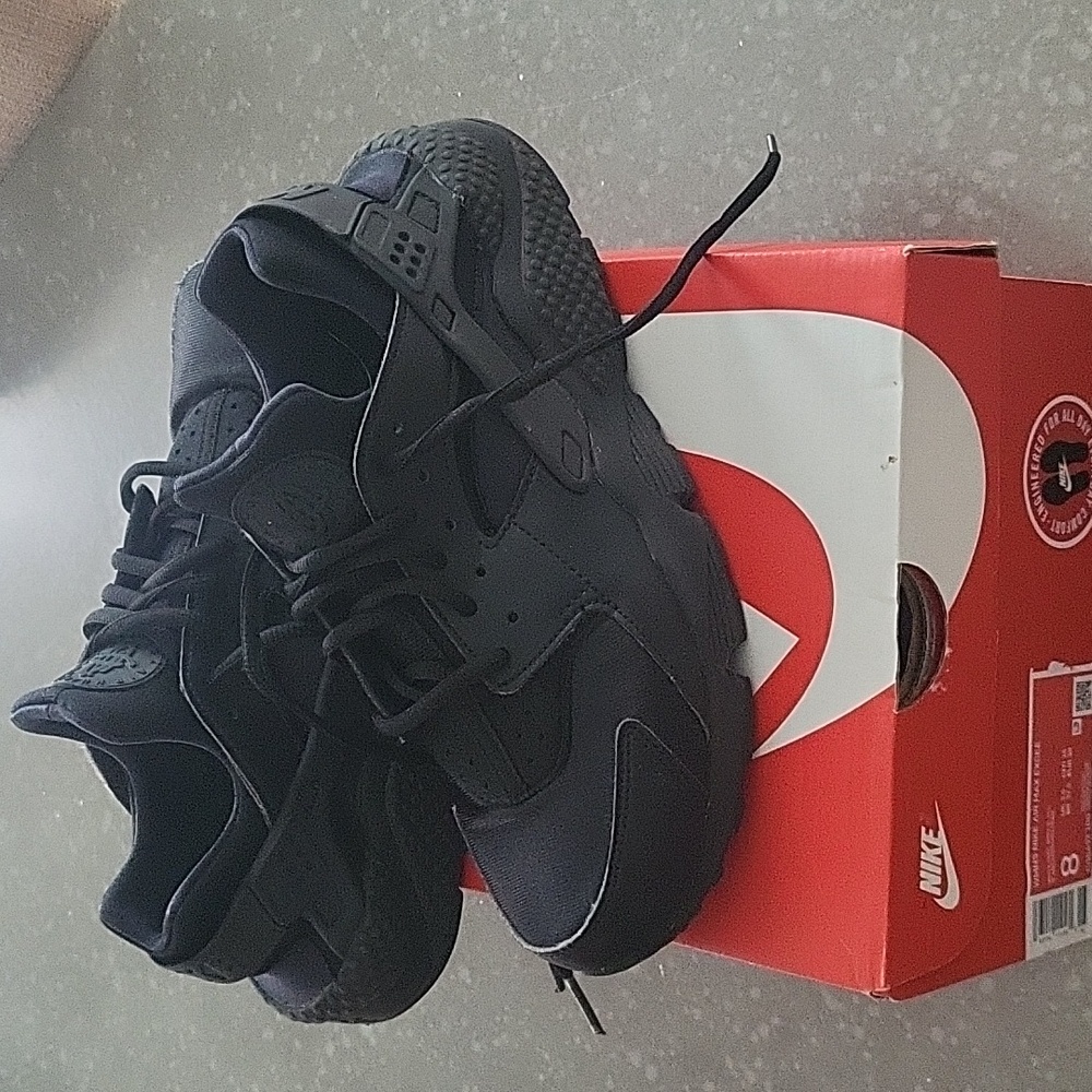 Used unisex Nike Huarache